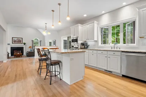 16 Stirling Avenue Hooksett NH 03106