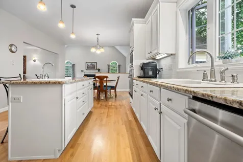 16 Stirling Avenue Hooksett NH 03106