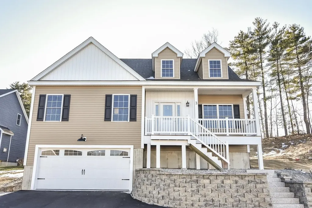 3 Bent Grass Circle Kingston NH 03848