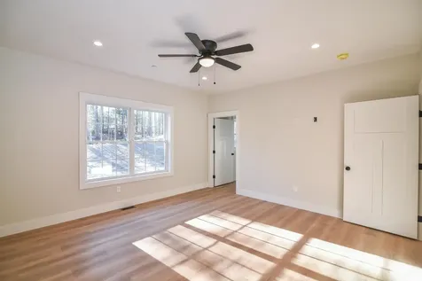 3 Bent Grass Circle Kingston NH 03848