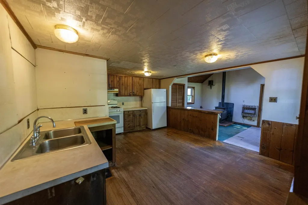 91 Water Street Rumney NH 03266