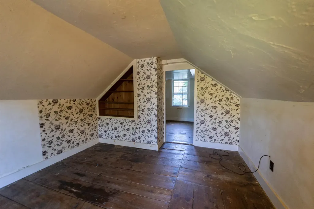 91 Water Street Rumney NH 03266