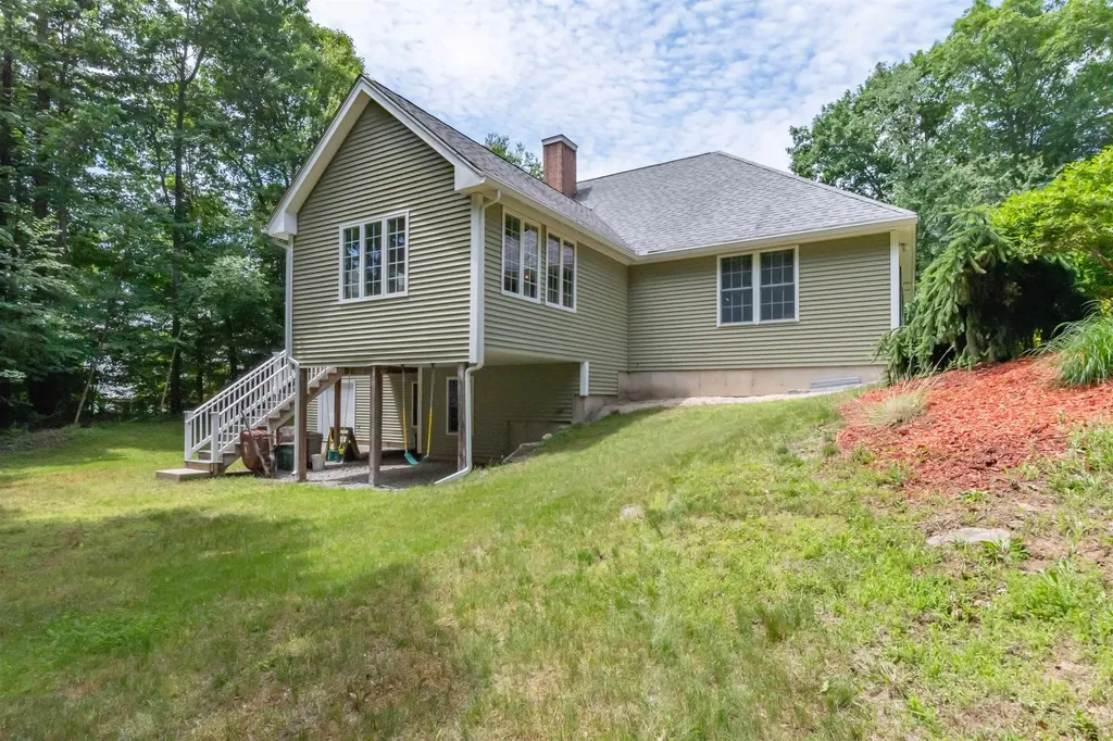 89 Odell Road Sandown NH 03873