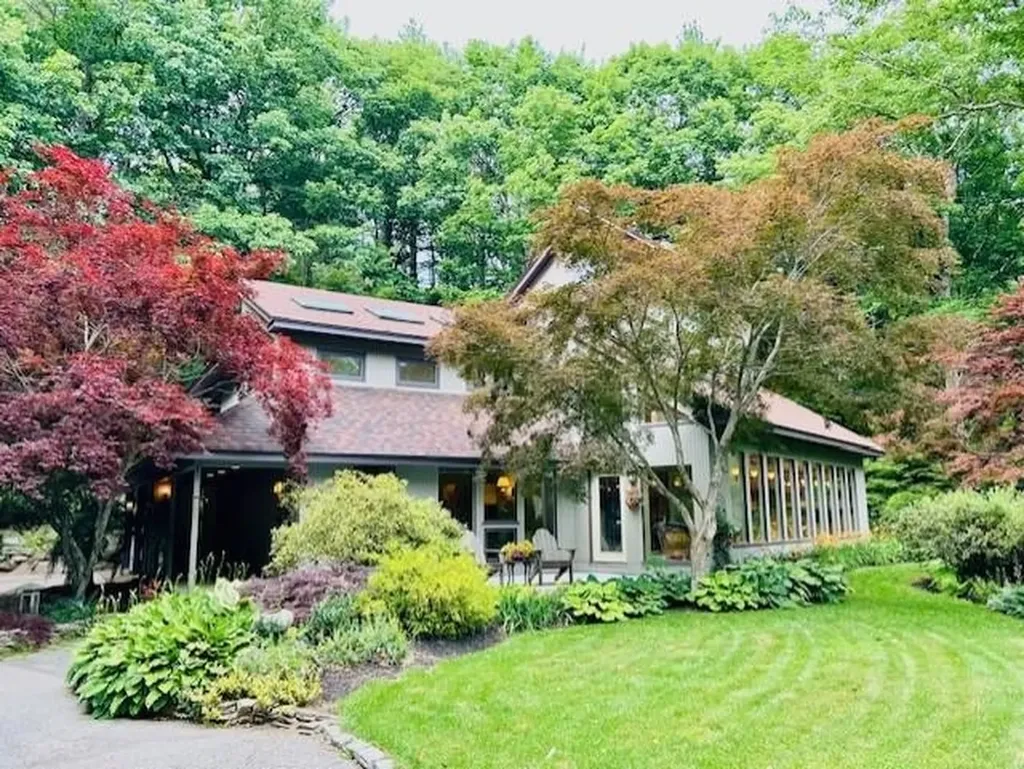 733 Belknap Mountain Road Gilford NH 03249