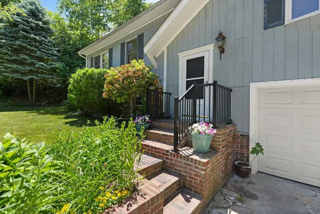 10 Brookfield Drive Merrimack NH 03054