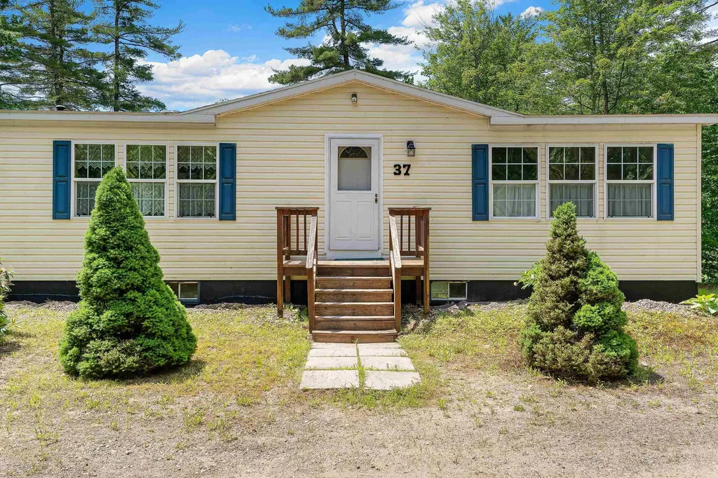 37 Sunset Boulevard Acton ME 04001