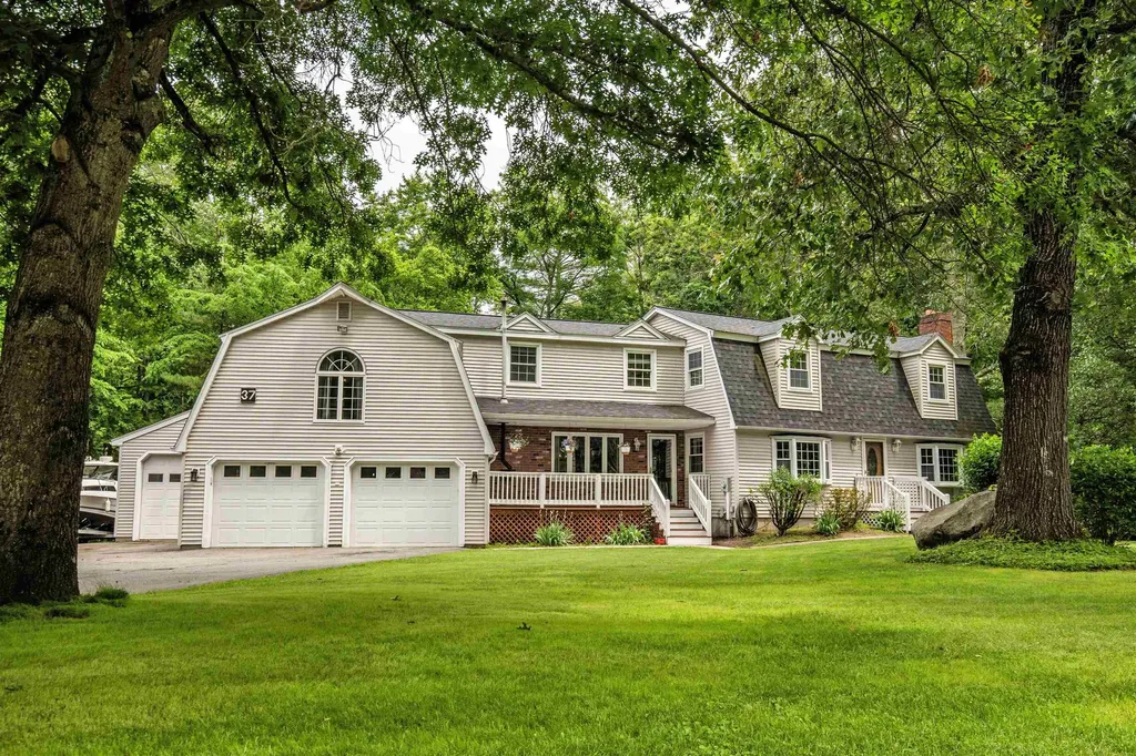 37 Blueberry Circle Pelham NH 03076