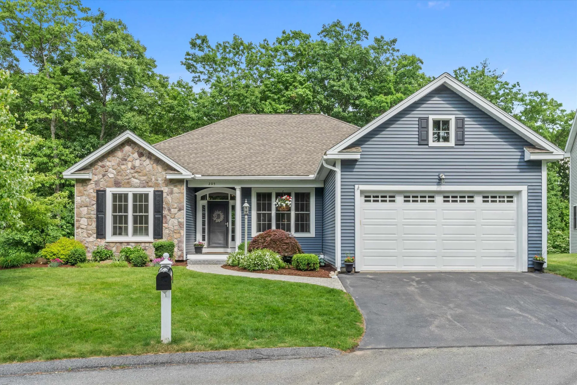 205 Pleasant Pond Way Manchester NH 03102