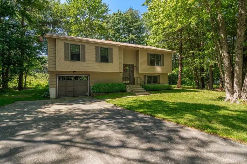 5 Chestnut Hill Drive Londonderry NH 03053