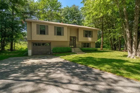5 Chestnut Hill Drive Londonderry NH 03053
