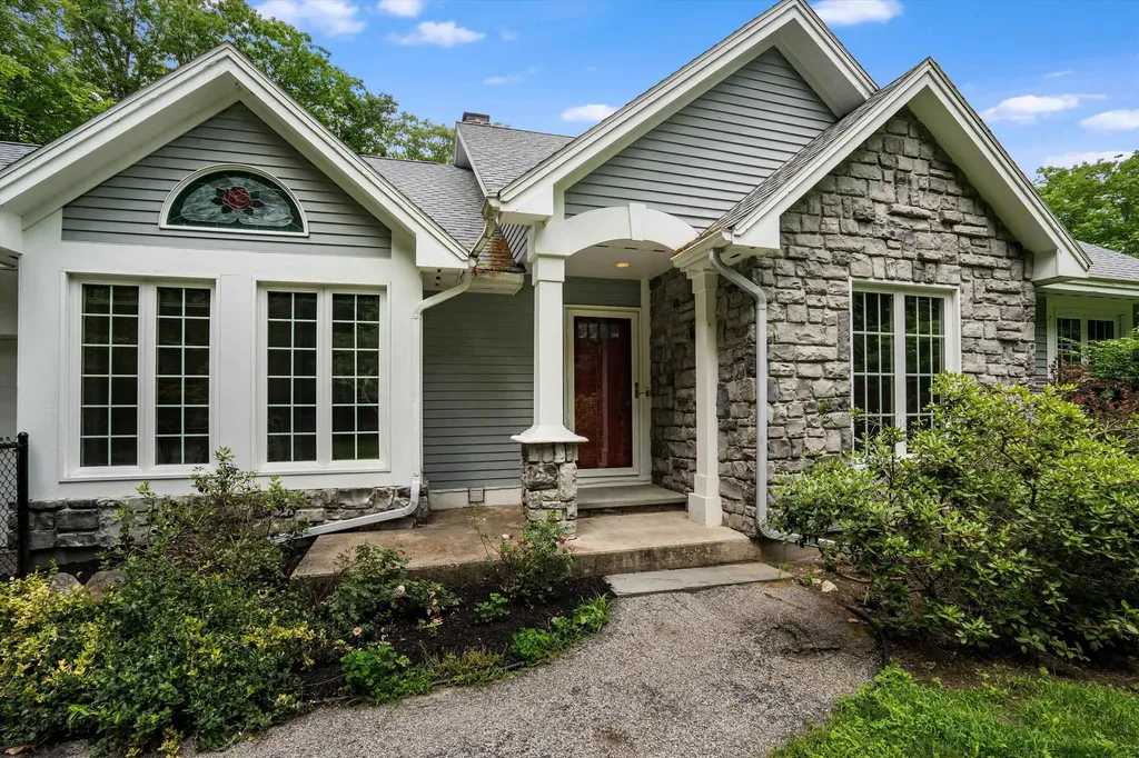 88 Craney Hill Road Weare NH 03281