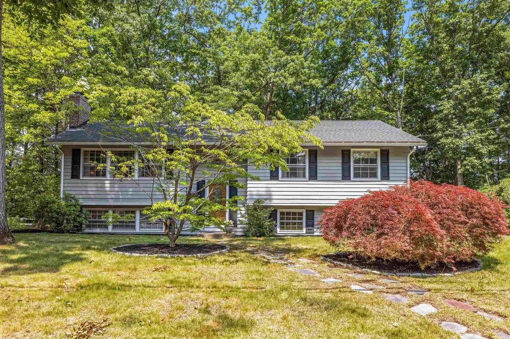 522 Oak Street Manchester NH 03104
