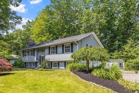 522 Oak Street Manchester NH 03104