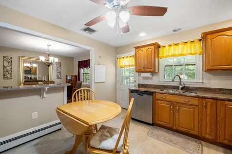 522 Oak Street Manchester NH 03104