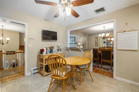 522 Oak Street Manchester NH 03104