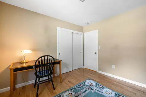 522 Oak Street Manchester NH 03104