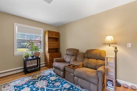 522 Oak Street Manchester NH 03104