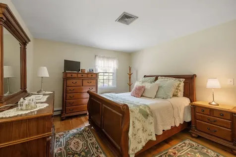 522 Oak Street Manchester NH 03104