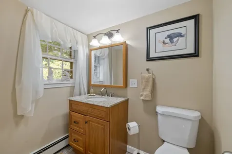 522 Oak Street Manchester NH 03104