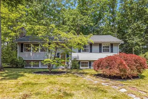 522 Oak Street Manchester NH 03104