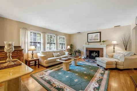 522 Oak Street Manchester NH 03104