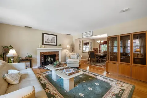 522 Oak Street Manchester NH 03104