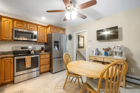 522 Oak Street Manchester NH 03104