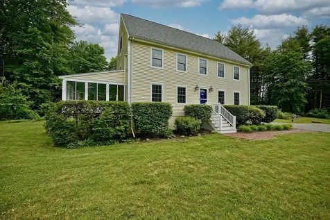 132 Winnicutt Road Stratham NH 03885