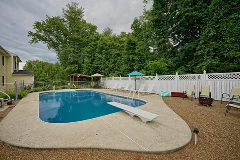 132 Winnicutt Road Stratham NH 03885