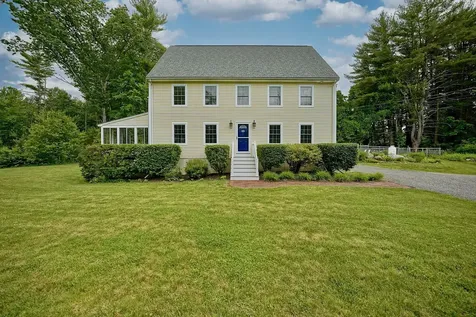 132 Winnicutt Road Stratham NH 03885