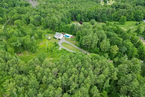 132 Winnicutt Road Stratham NH 03885