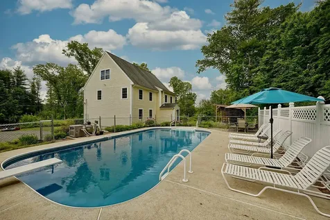 132 Winnicutt Road Stratham NH 03885