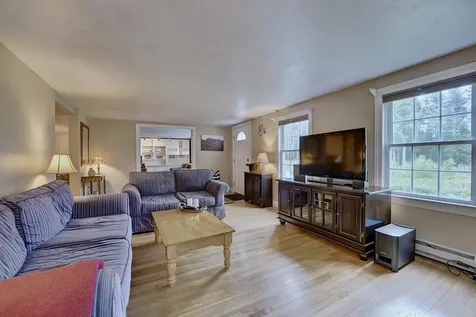 132 Winnicutt Road Stratham NH 03885