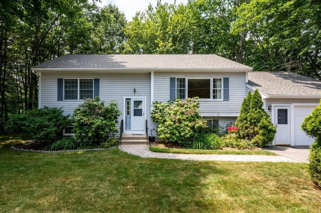 11 Long Leaf Lane Somersworth NH 03878