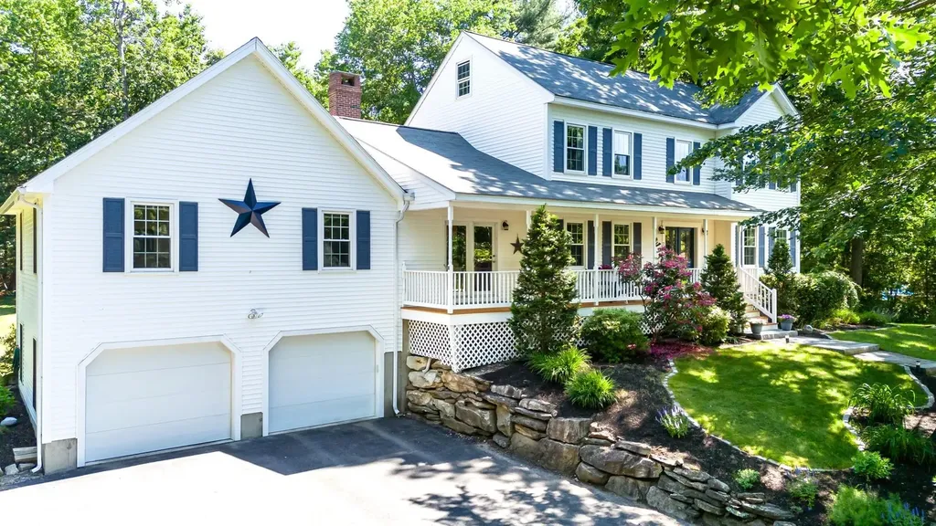 28 Woodbine Drive Londonderry NH 03053