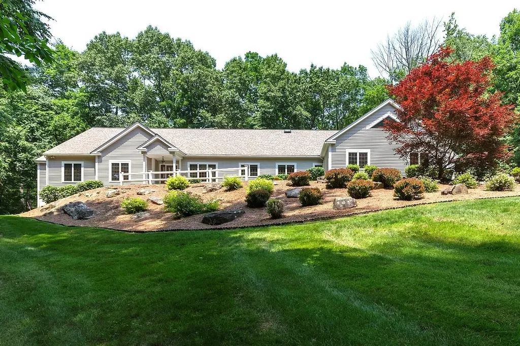 3 Pine Knoll Drive Atkinson NH 03811