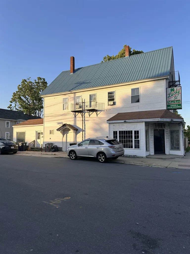 136 East Hollis Street Nashua NH 03060