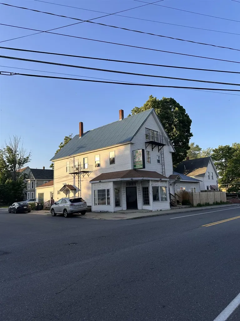 136 East Hollis Street Nashua NH 03060