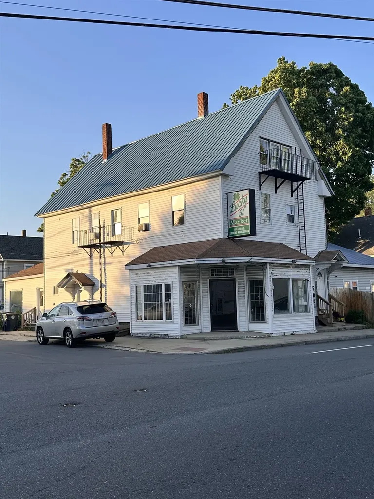 136 East Hollis Street Nashua NH 03060