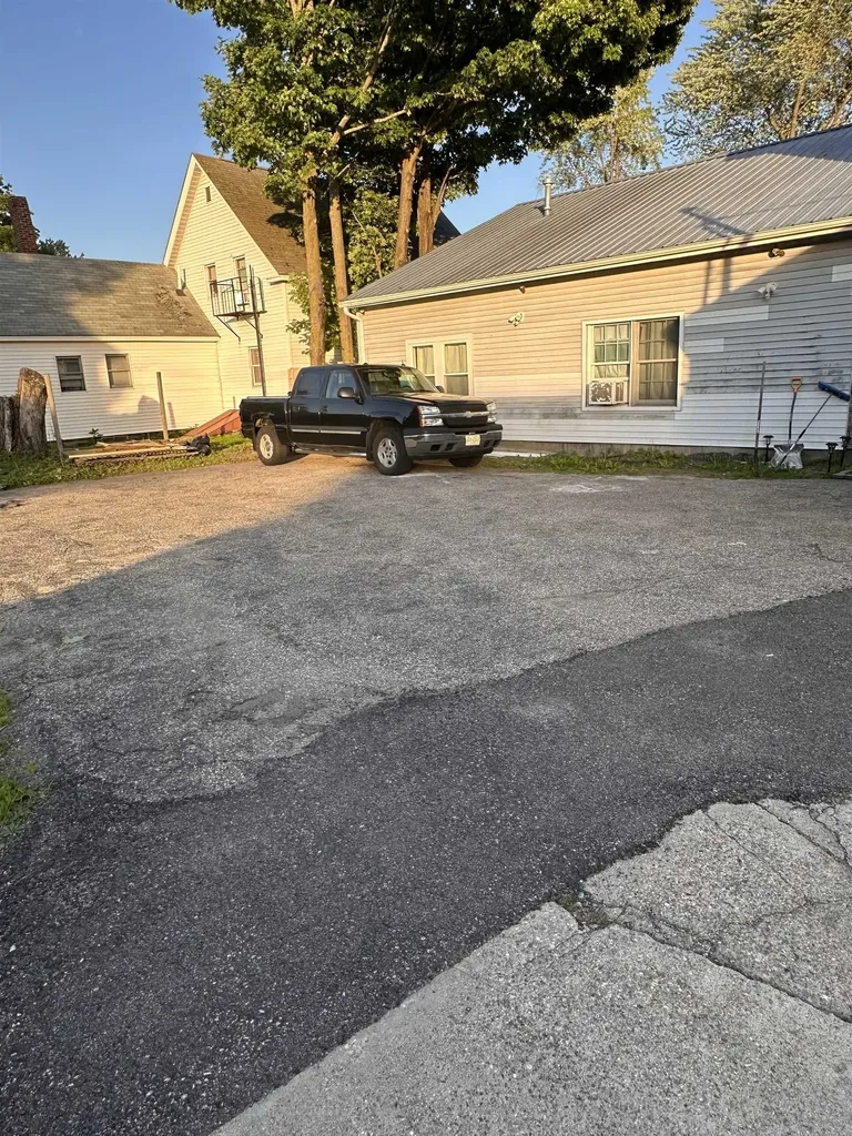 136 East Hollis Street Nashua NH 03060