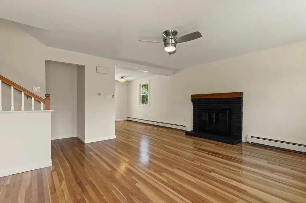26 Centerville Drive Salem NH 03079