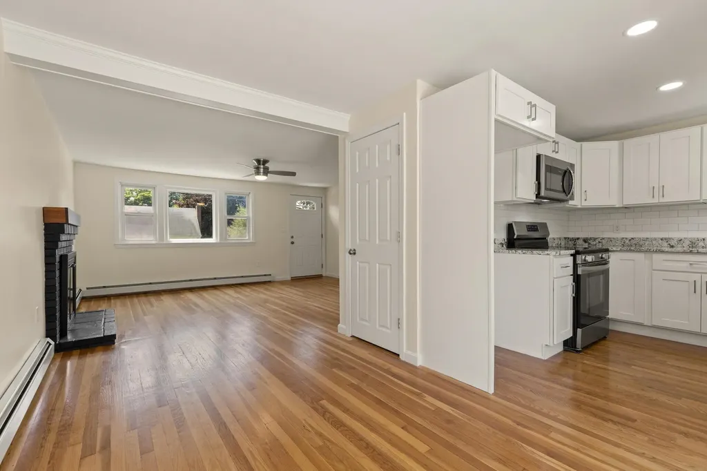 26 Centerville Drive Salem NH 03079
