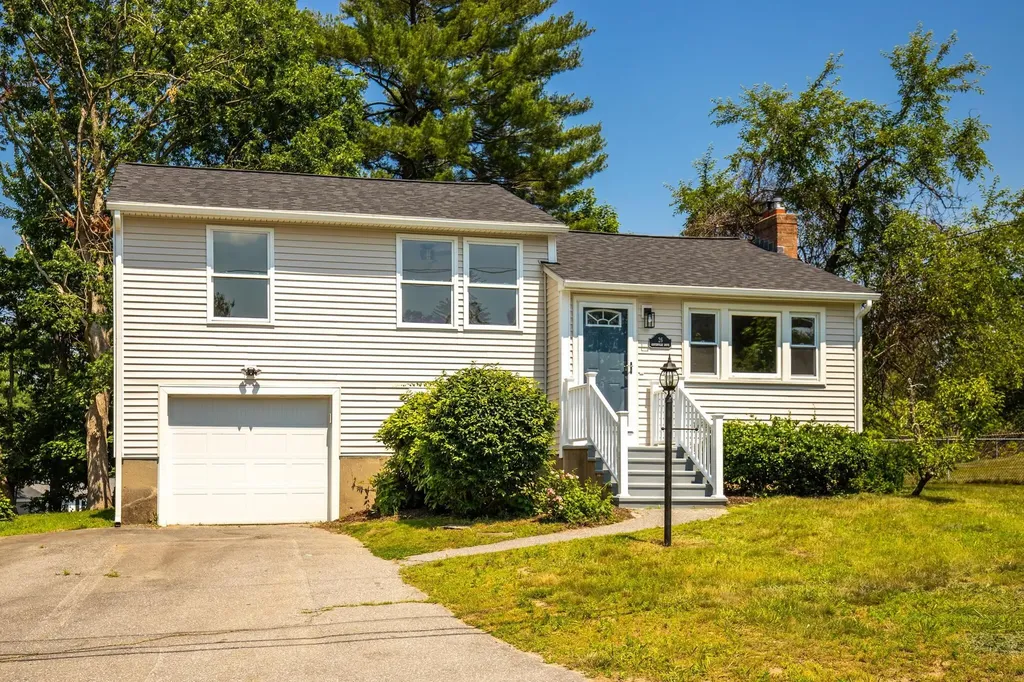 26 Centerville Drive Salem NH 03079