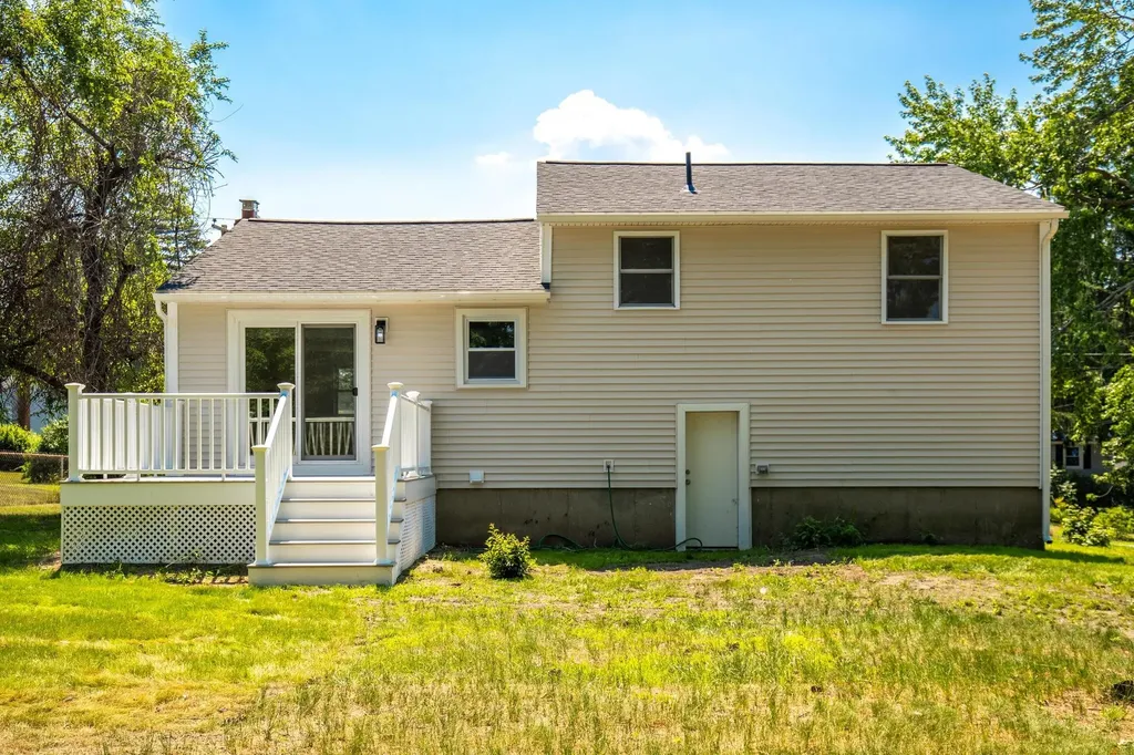 26 Centerville Drive Salem NH 03079
