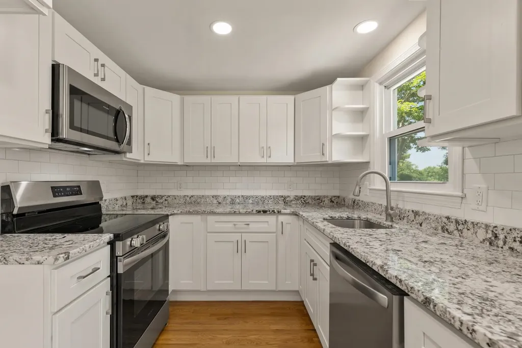 26 Centerville Drive Salem NH 03079