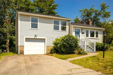 26 Centerville Drive Salem NH 03079