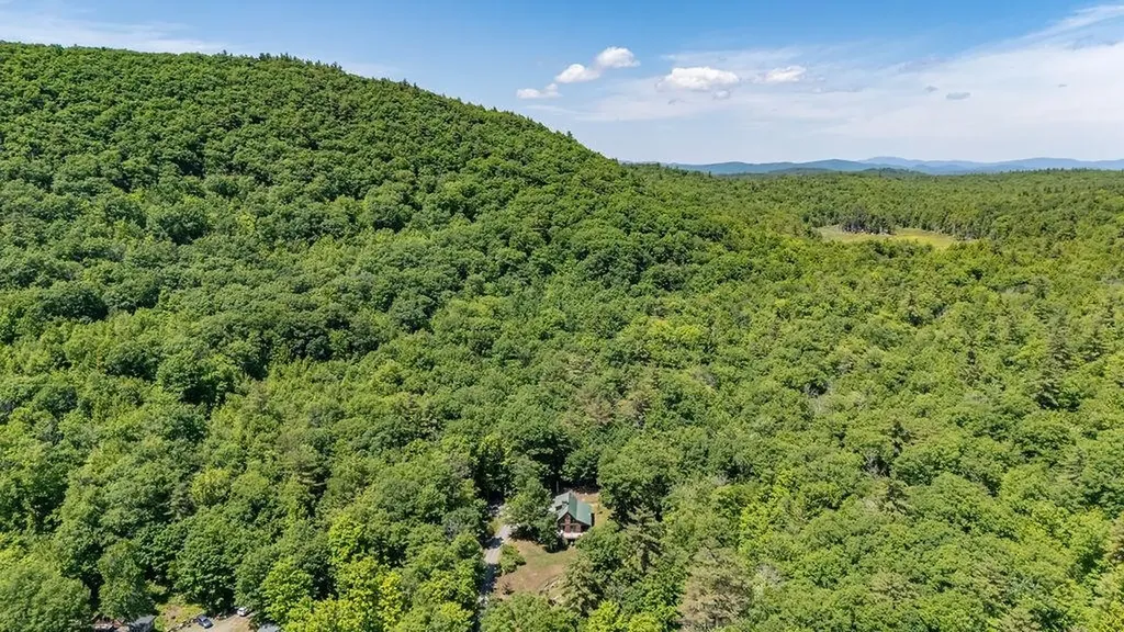 10 Hermit Hollow Lane Sutton NH 03273