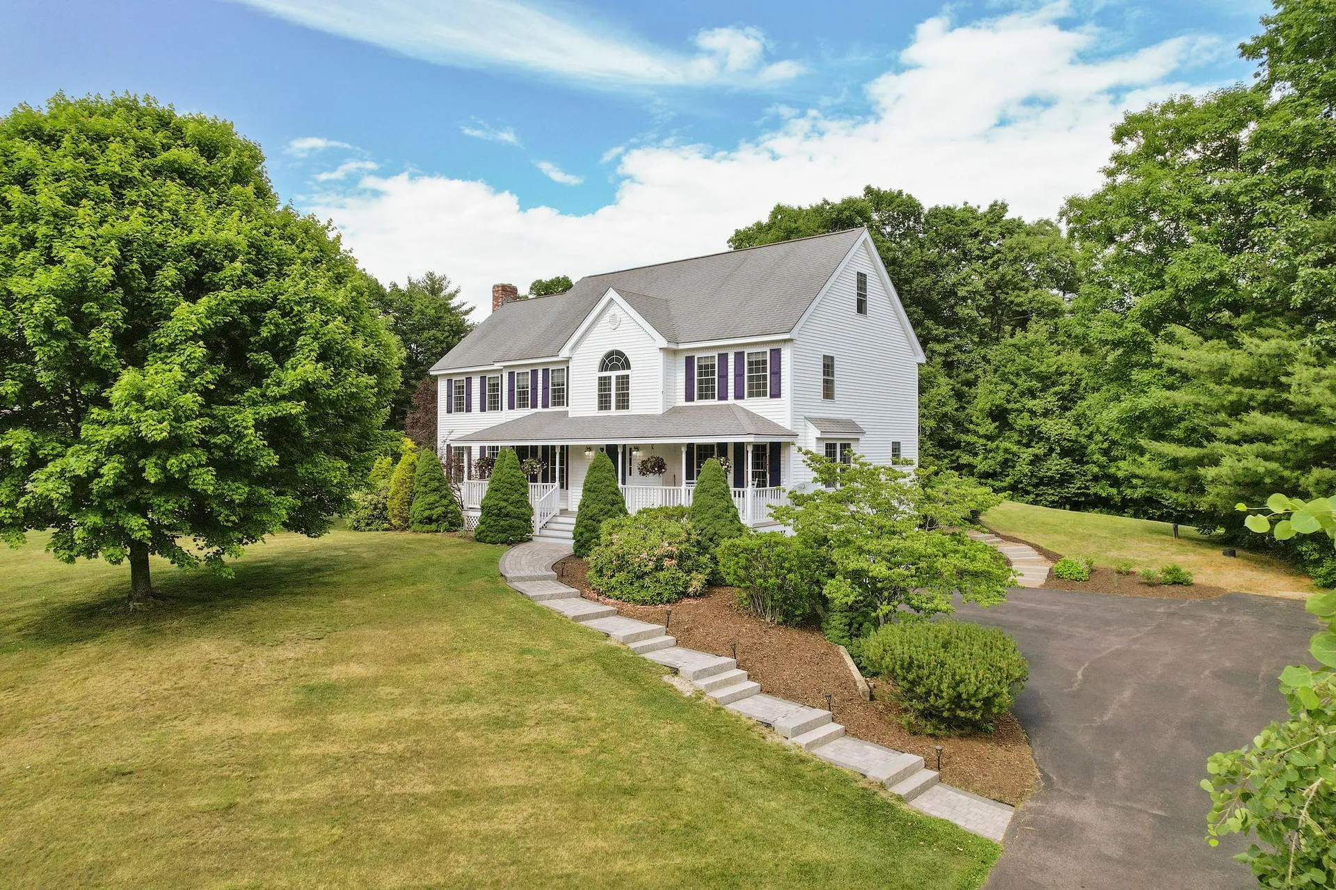 22 Bunker Hill Drive Londonderry NH 03053