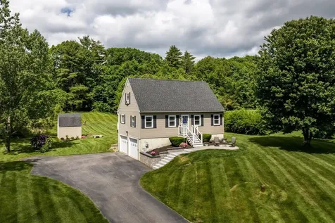 6 Shannon Way Brentwood NH 03833
