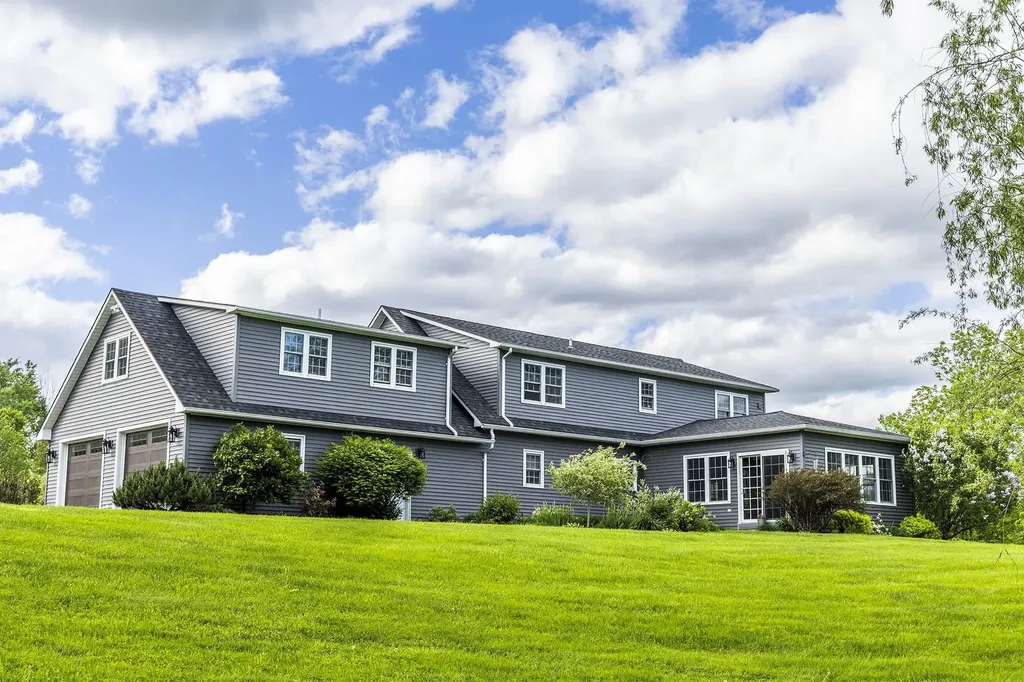 86 Appletree Lane Newport City VT 05855